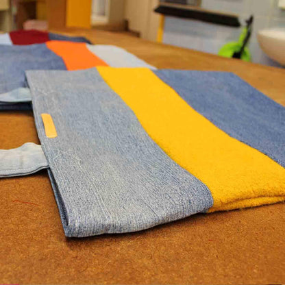 Jeanstaschen aus recyceltem Jeansmaterial