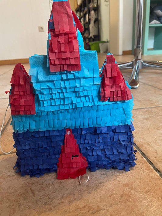 Pinata´s verschiedene Formen und Farben